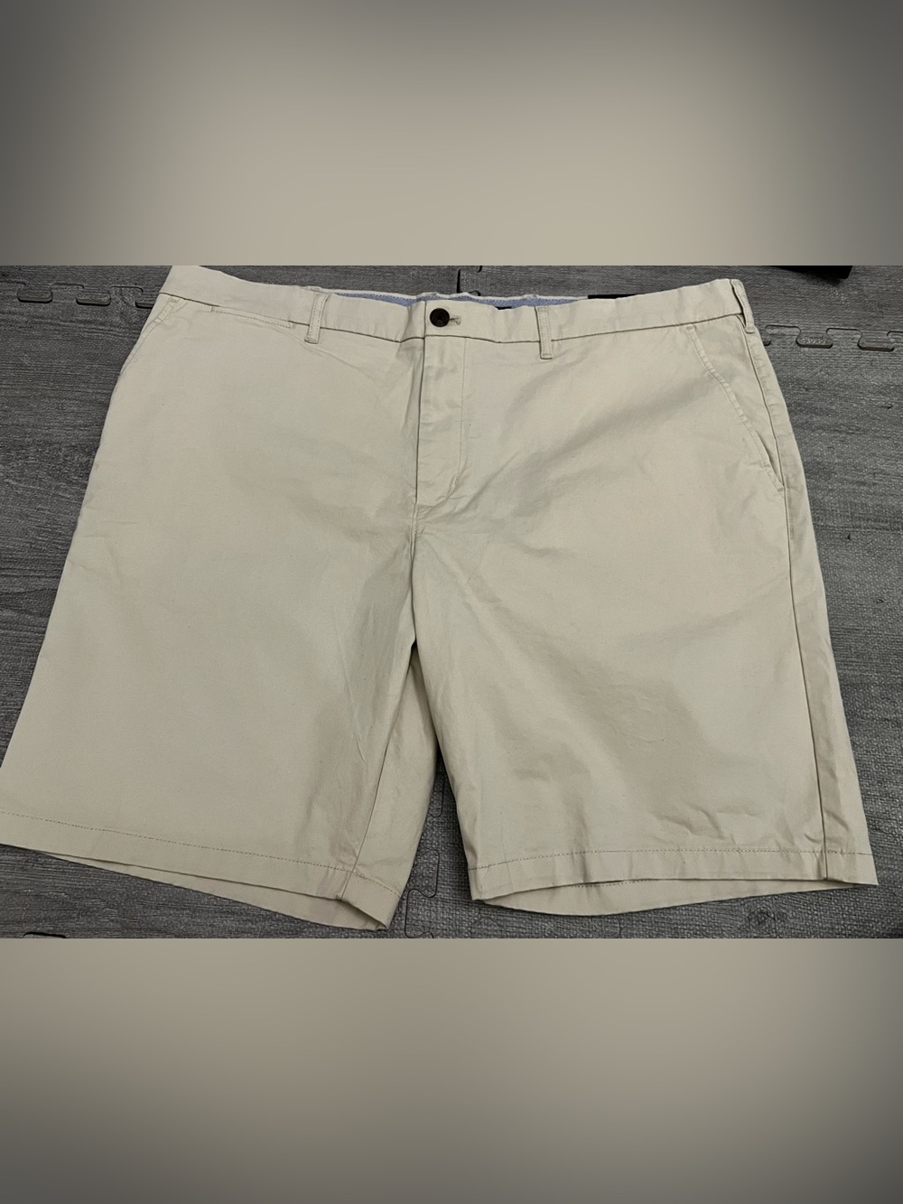 Tommy Hilfiger Men’s TH Flex Beige Chino Shorts Cotton Flat Front 9" Zip